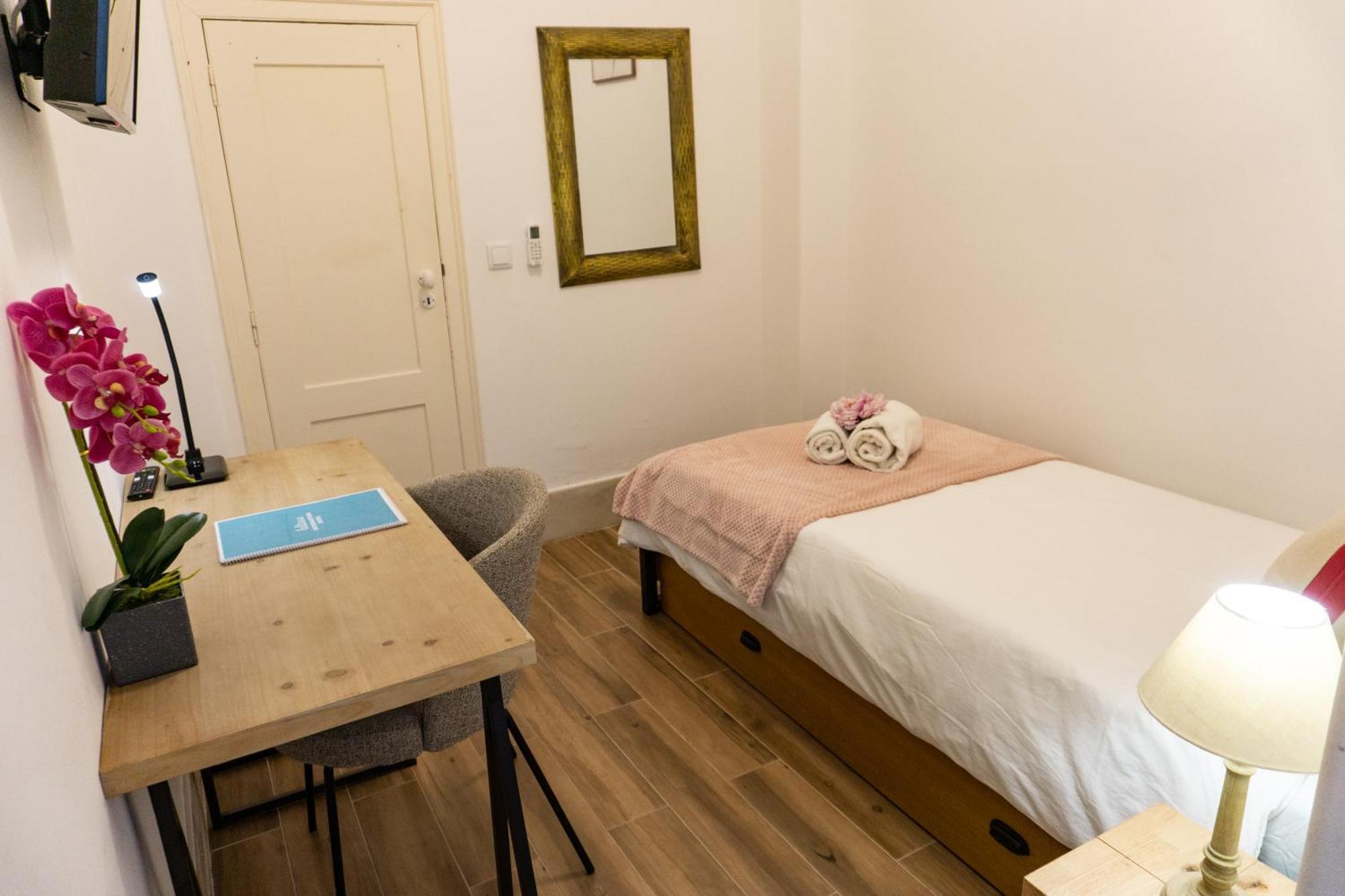Lalitana Townhouse Hotel Лагос Стая снимка