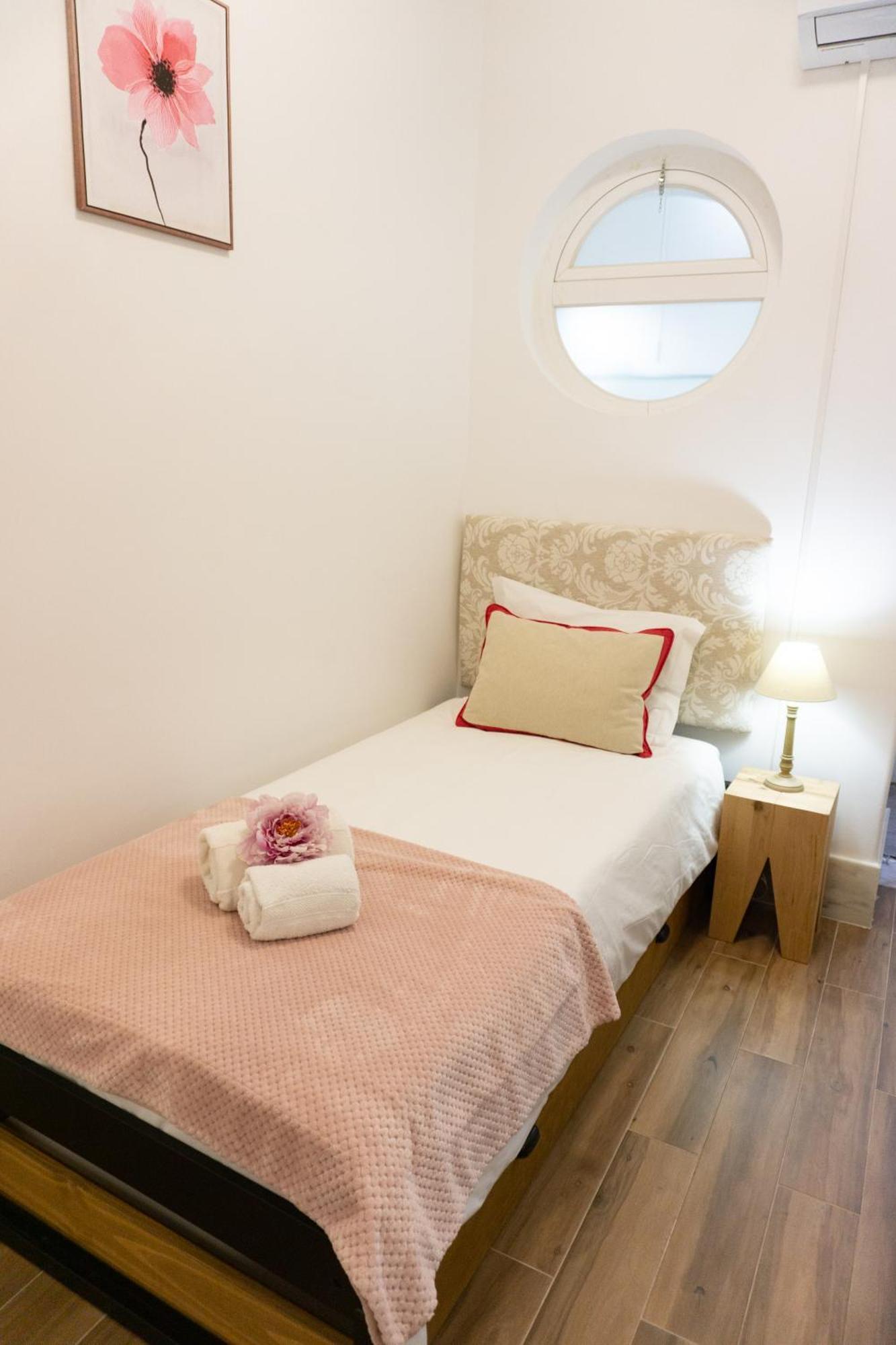 Lalitana Townhouse Hotel Лагос Стая снимка